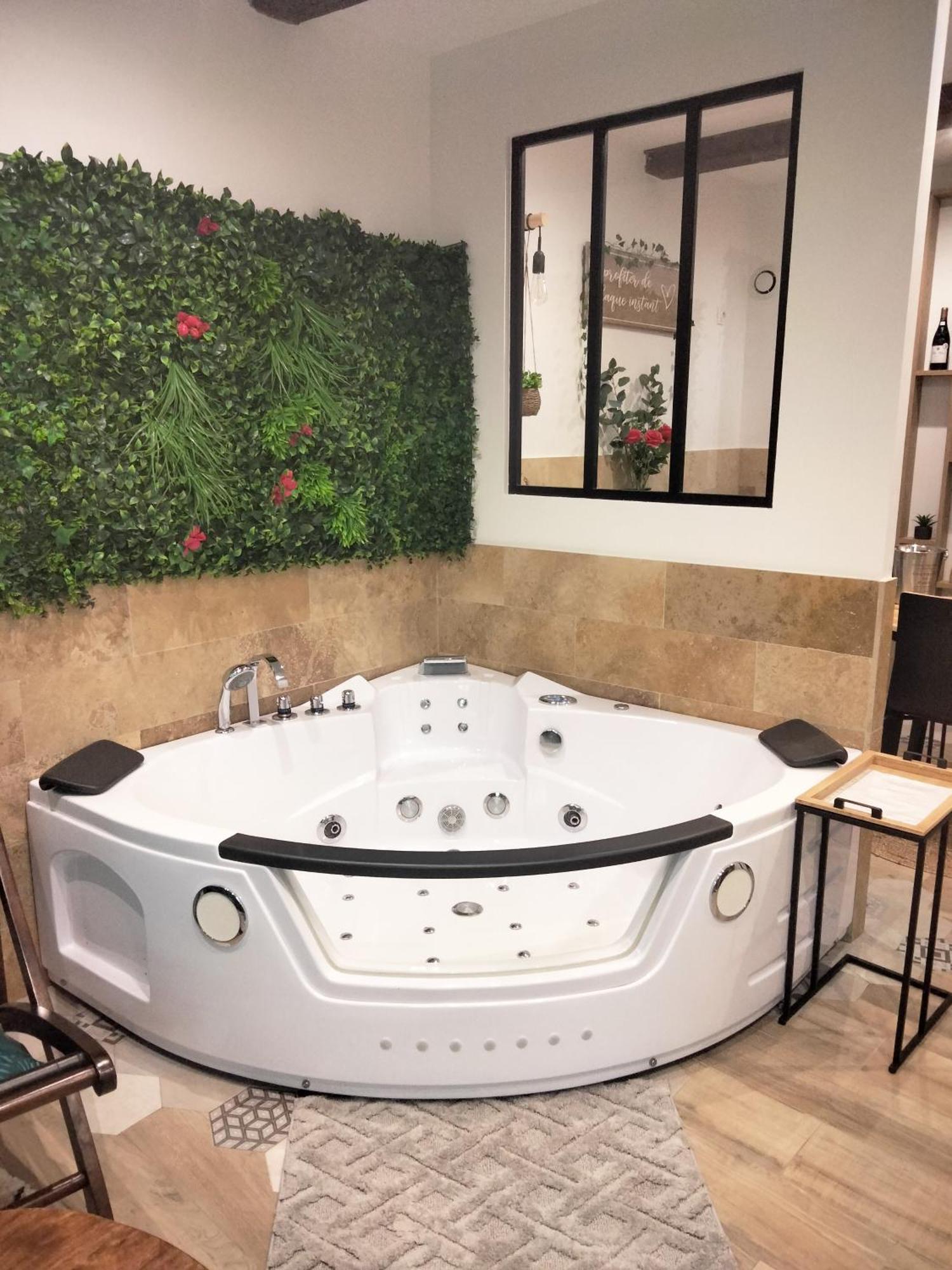 Maison Prestige Le Donjon Des Plaisirs Jacuzzi Montluel Buitenkant foto